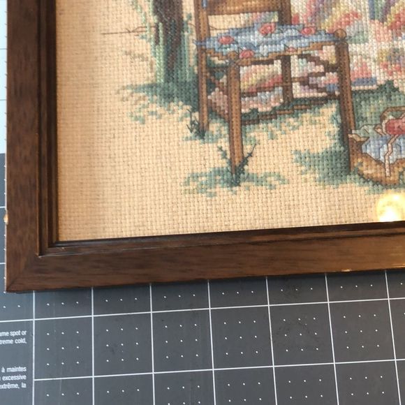 Two matching framed cross stitch pieces depicting flowers/antique chairs/quilt - Picture 16 of 16